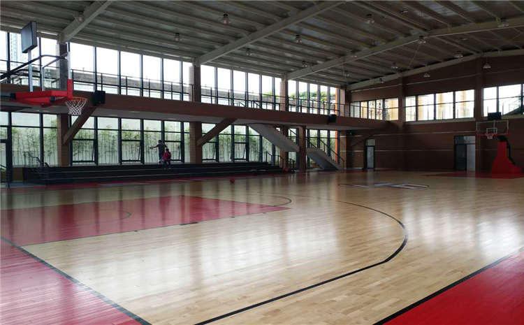 五角楓運(yùn)動體育地板哪個牌子好？